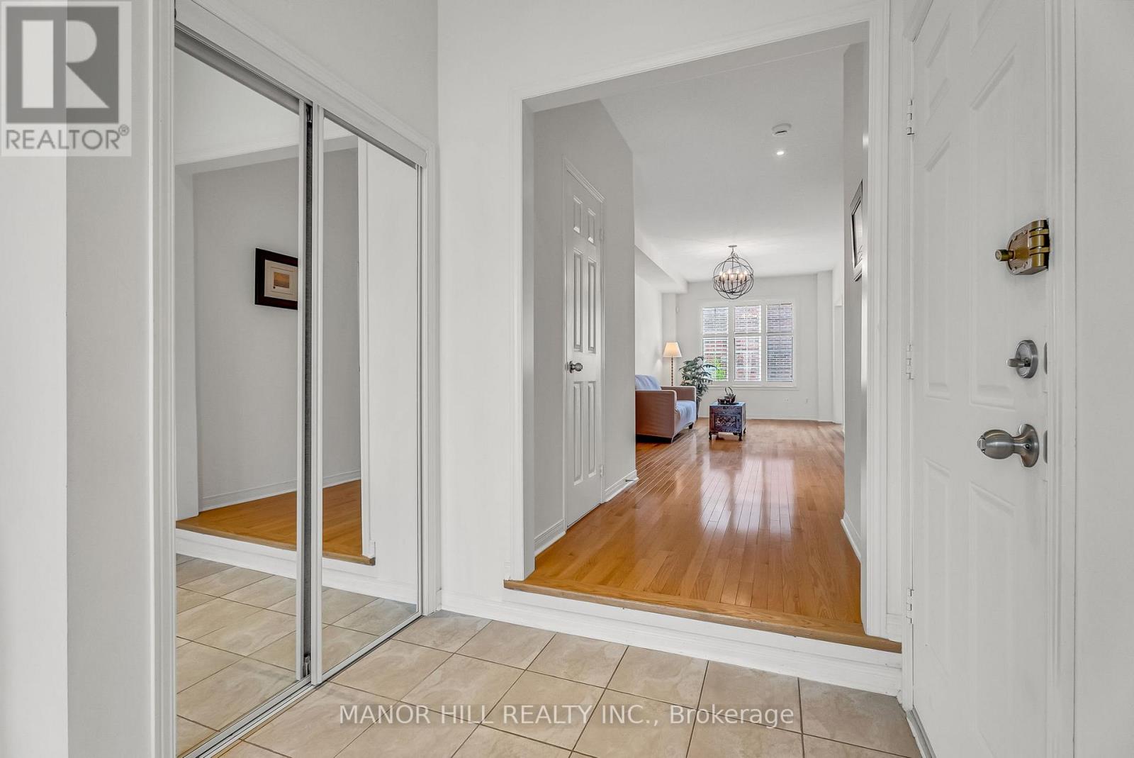 58 Big Hill Crescent, Vaughan, Ontario  L6A 4S1 - Photo 3 - N12835776