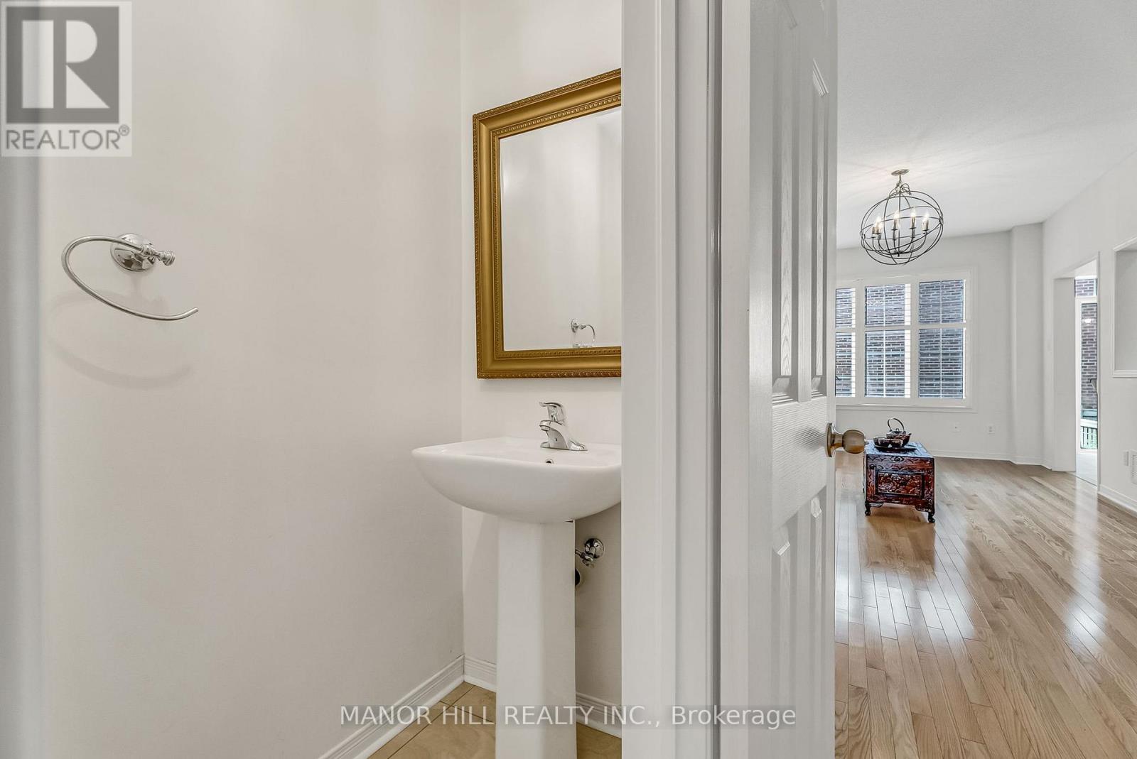 58 Big Hill Crescent, Vaughan, Ontario  L6A 4S1 - Photo 4 - N12835776