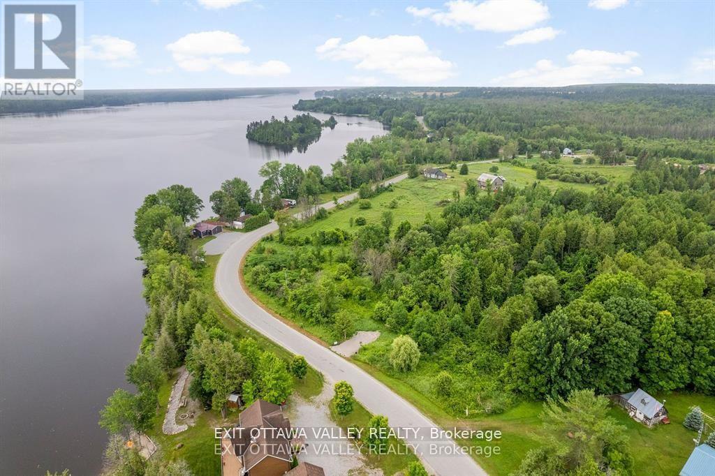 877 LACROIX BAY ROAD, Whitewater Region, Ontario