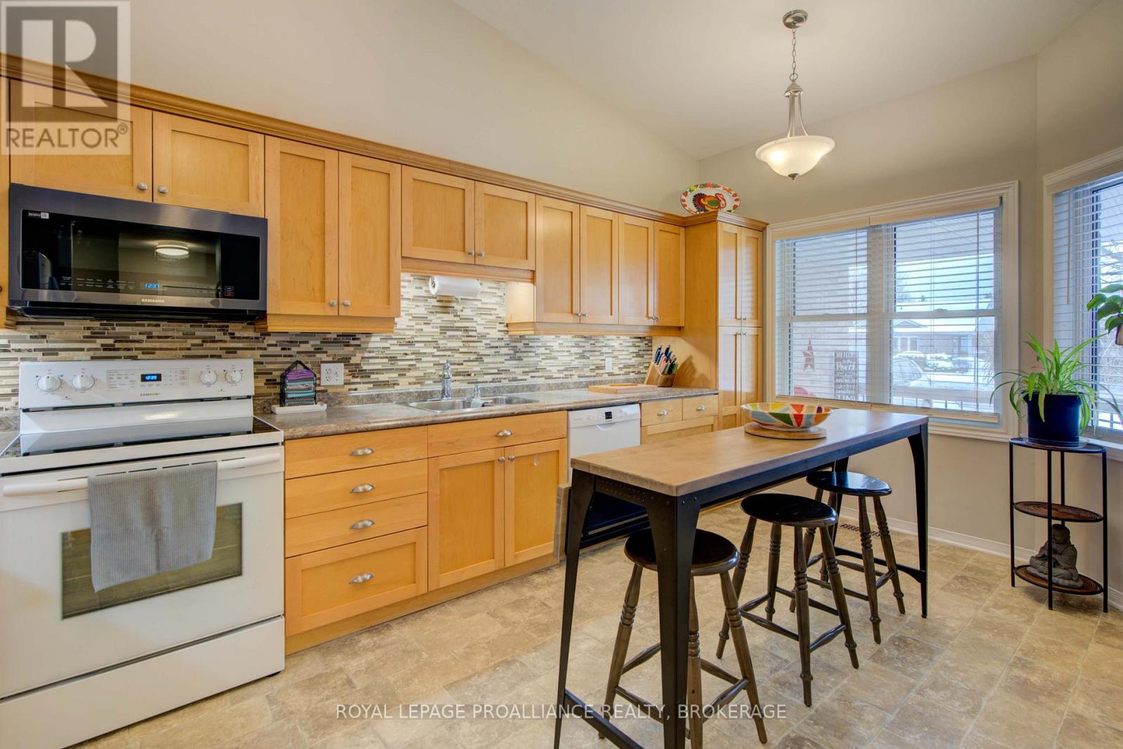 406 Waterloo Drive, Kingston, Ontario K7M 8K7 - Photo 7 - X12836222