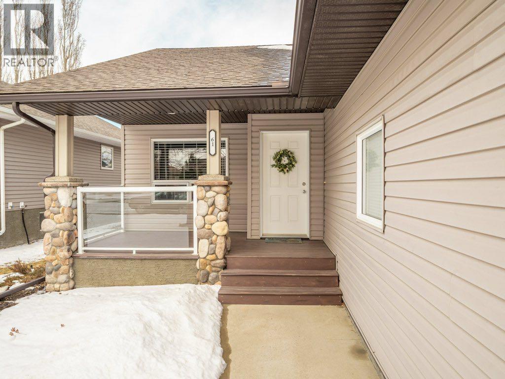61 Rivercrest Court W, Lethbridge, Alberta  T1K 7P4 - Photo 3 - A2288349