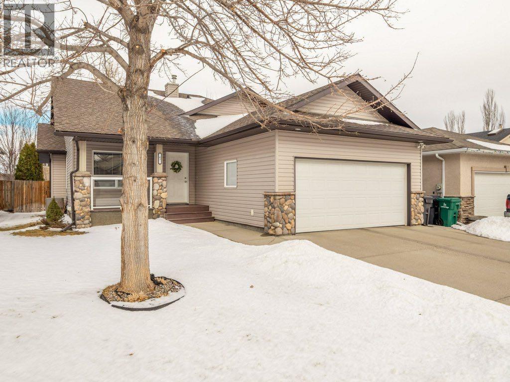61 Rivercrest Court W, Lethbridge, Alberta  T1K 7P4 - Photo 2 - A2288349