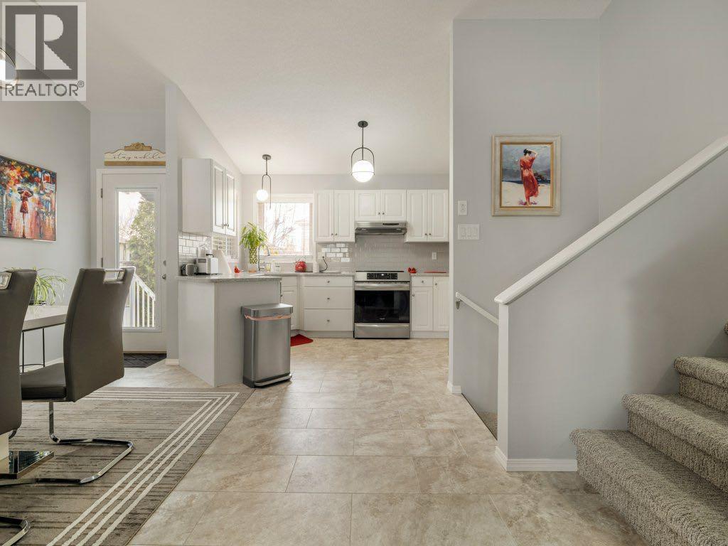 61 Rivercrest Court W, Lethbridge, Alberta  T1K 7P4 - Photo 8 - A2288349