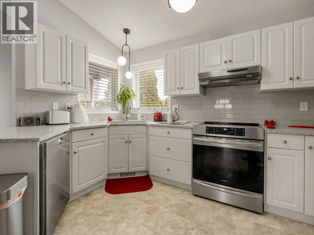 61 Rivercrest Court W, Lethbridge, Alberta  T1K 7P4 - Photo 14 - A2288349