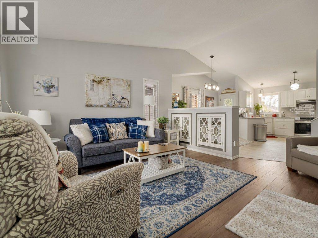 61 Rivercrest Court W, Lethbridge, Alberta  T1K 7P4 - Photo 5 - A2288349