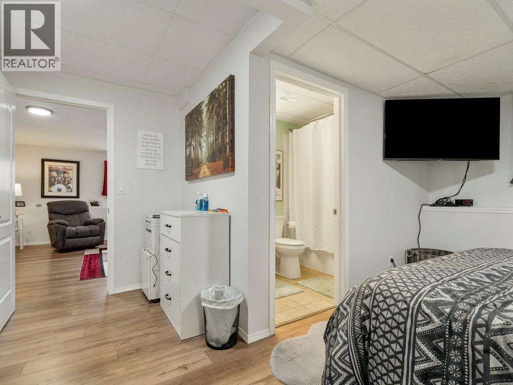 61 Rivercrest Court W, Lethbridge, Alberta  T1K 7P4 - Photo 34 - A2288349