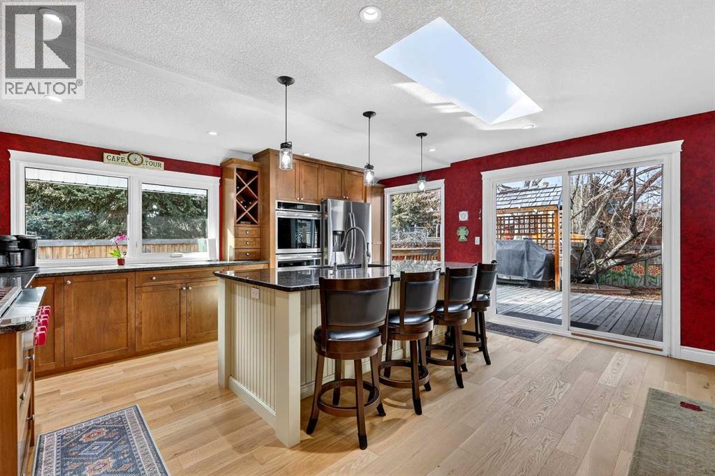 80 Oakmount Way Sw, Calgary, Alberta  T2V 4Y1 - Photo 12 - A2284151