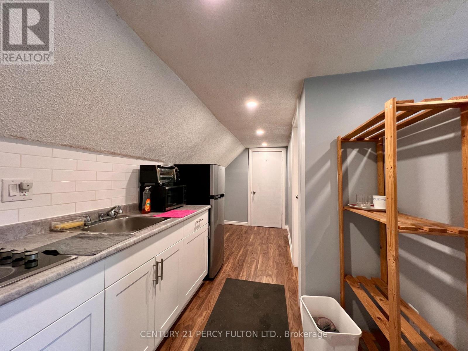 108 Cumberland Avenue, Hamilton, Ontario  L8M 1Z3 - Photo 4 - X12836290