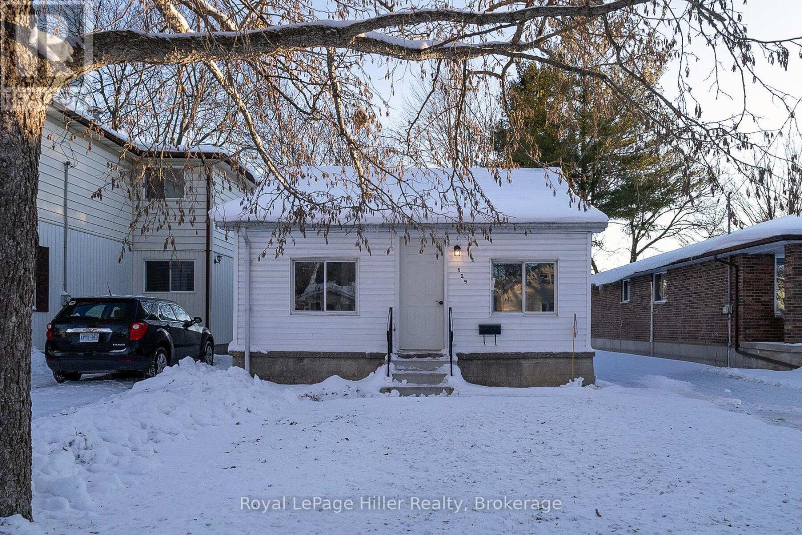 529 Albert Street, Stratford, Ontario  N5A 3L6 - Photo 2 - X12597634