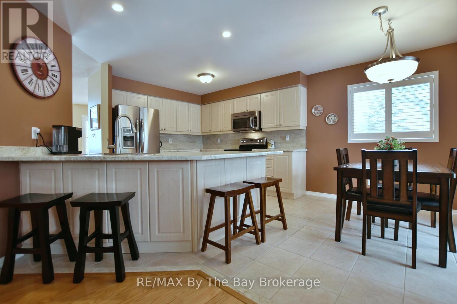 3 Foxwood Crescent, Wasaga Beach, Ontario  L9Z 1M7 - Photo 12 - S12836424