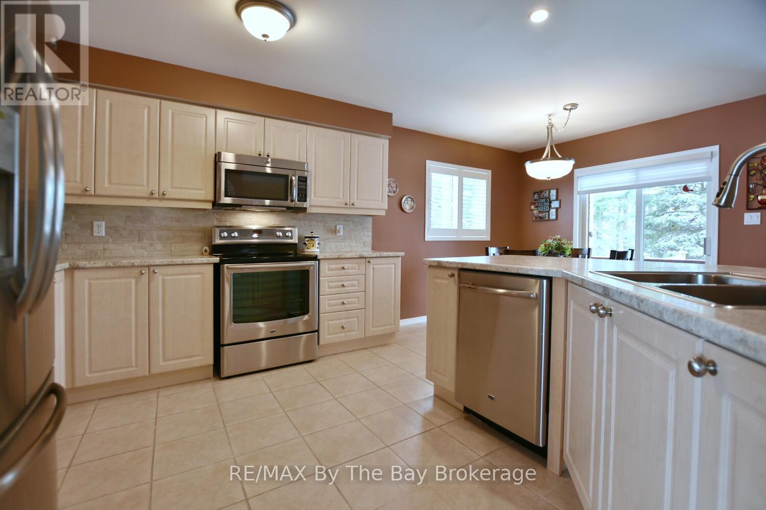 3 Foxwood Crescent, Wasaga Beach, Ontario  L9Z 1M7 - Photo 13 - S12836424
