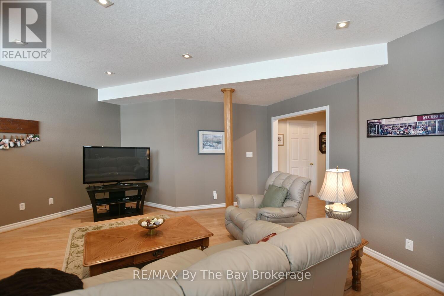 3 Foxwood Crescent, Wasaga Beach, Ontario  L9Z 1M7 - Photo 34 - S12836424