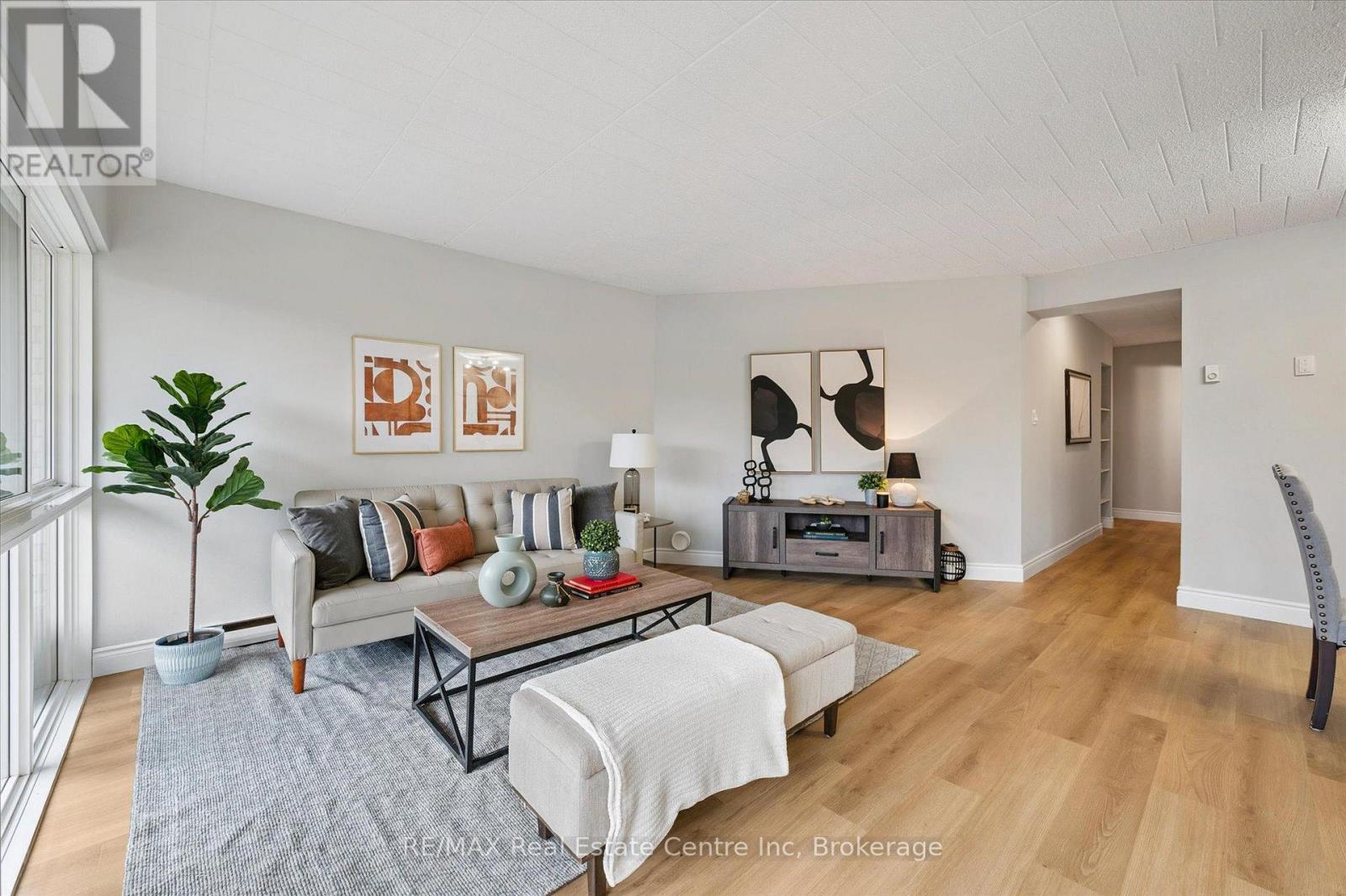 102 - 105 Conroy Crescent, Guelph, Ontario N1G 2V5 - Photo 4 - X12836342