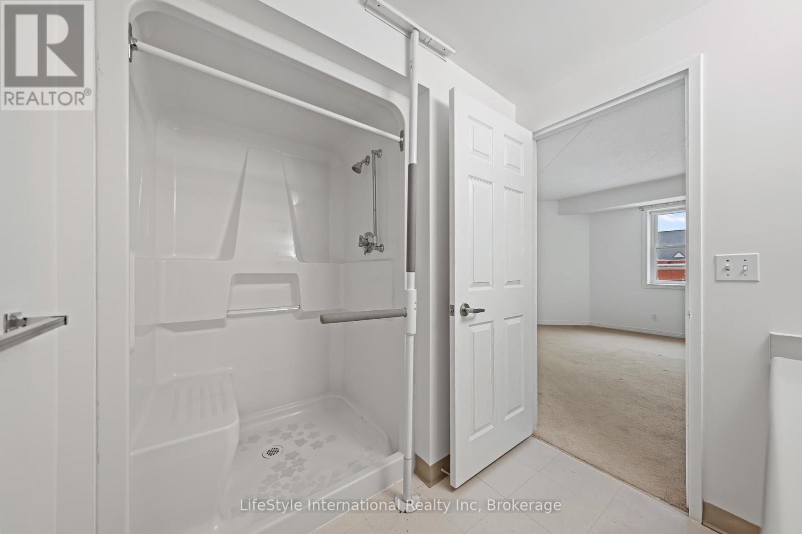 205 - 208 Silvercreek Parkway N, Guelph, Ontario N1H 8H2 - Photo 12 - X12836420