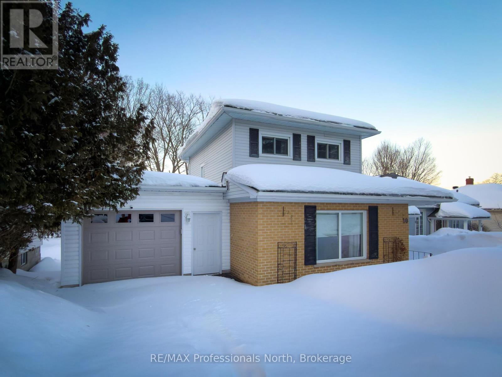 10 FLORENCE STREET W, Huntsville, Ontario