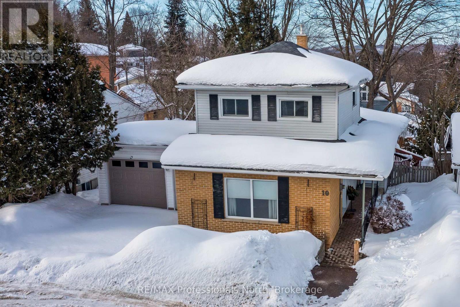 10 Florence Street W, Huntsville, Ontario P1H 1T2 - Photo 2 - X12836470