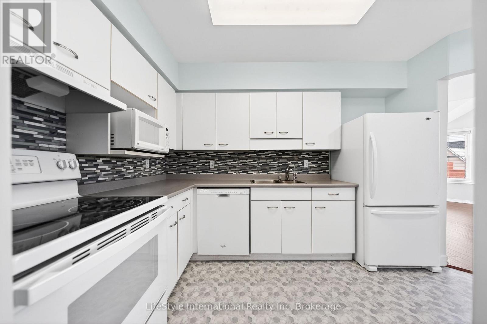 306 - 208 Silvercreek Parkway N, Guelph, Ontario N1H 8H2 - Photo 5 - X12836484