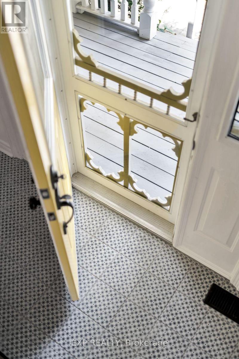 18 Queen Street, Prince Edward County, Ontario  K0K 2T0 - Photo 4 - X12836292