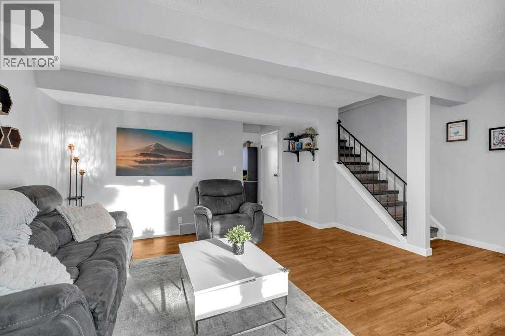 5 Erickson Drive, Red Deer, Alberta  T4R 2A3 - Photo 7 - A2288204