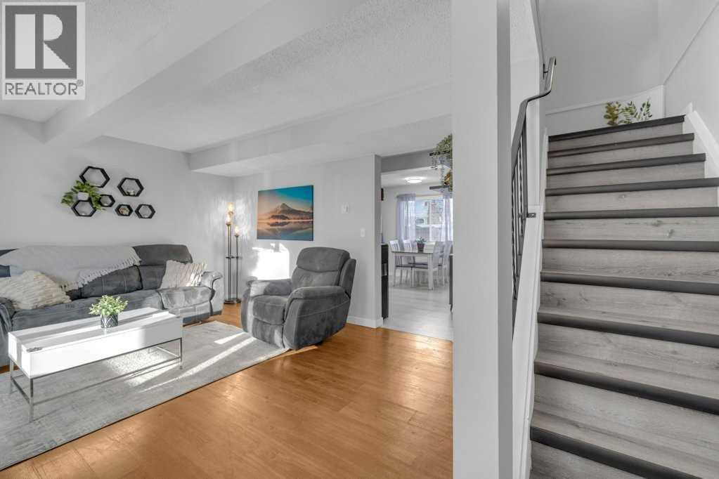 5 Erickson Drive, Red Deer, Alberta  T4R 2A3 - Photo 4 - A2288204