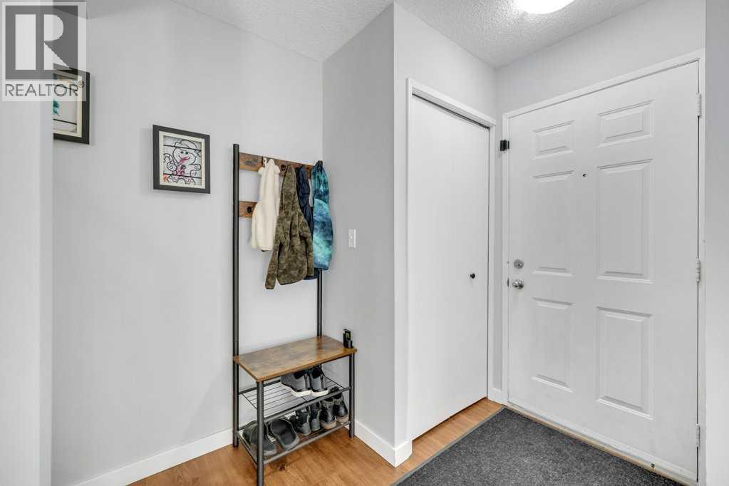 5 Erickson Drive, Red Deer, Alberta  T4R 2A3 - Photo 3 - A2288204