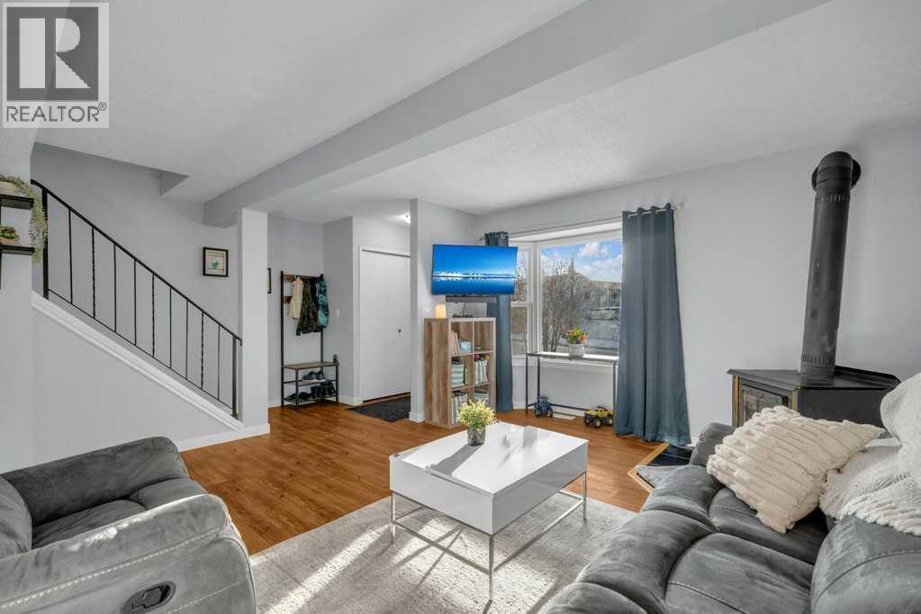 5 Erickson Drive, Red Deer, Alberta  T4R 2A3 - Photo 8 - A2288204