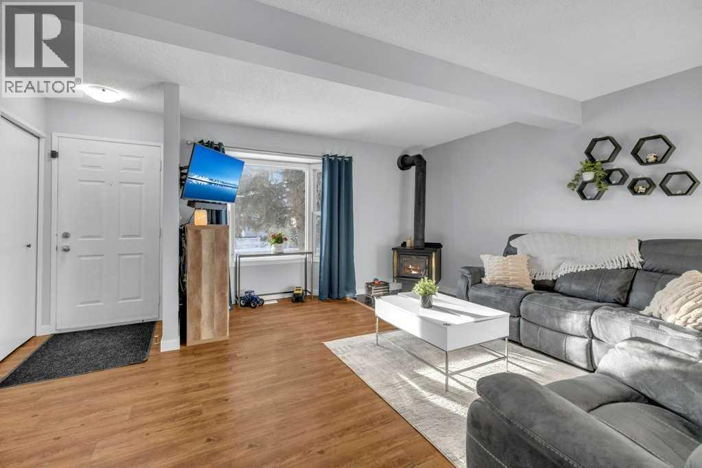 5 Erickson Drive, Red Deer, Alberta  T4R 2A3 - Photo 6 - A2288204