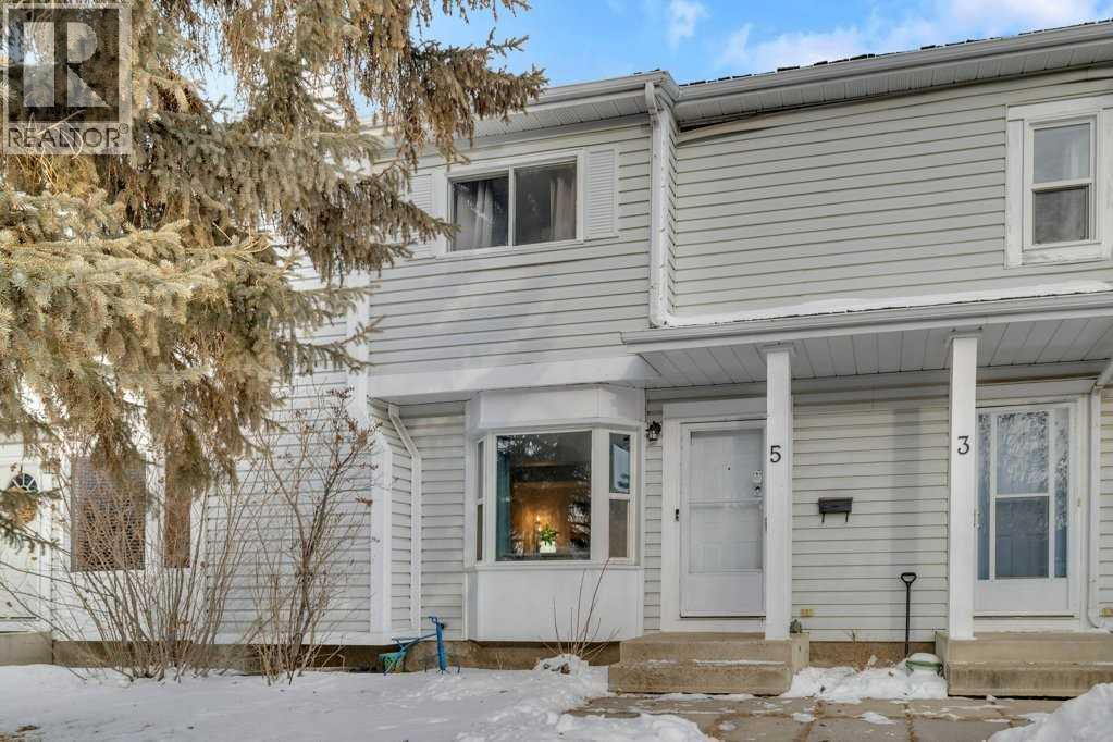 5 Erickson Drive, Red Deer, Alberta  T4R 2A3 - Photo 1 - A2288204