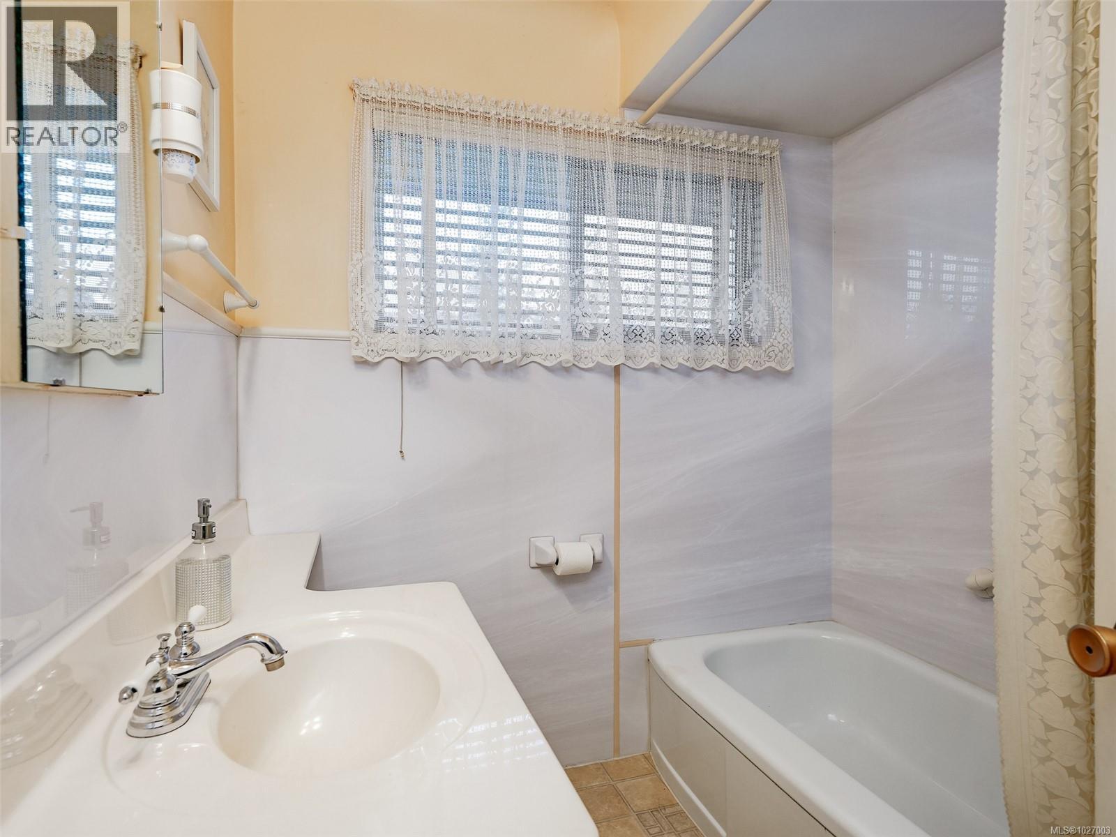 190 Homer Rd, Saanich, British Columbia  V8Z 1V6 - Photo 17 - 1027003