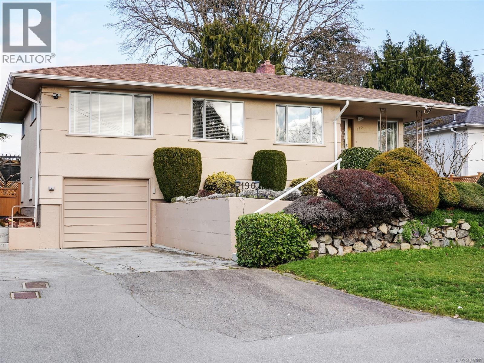 190 Homer Rd, Saanich, British Columbia