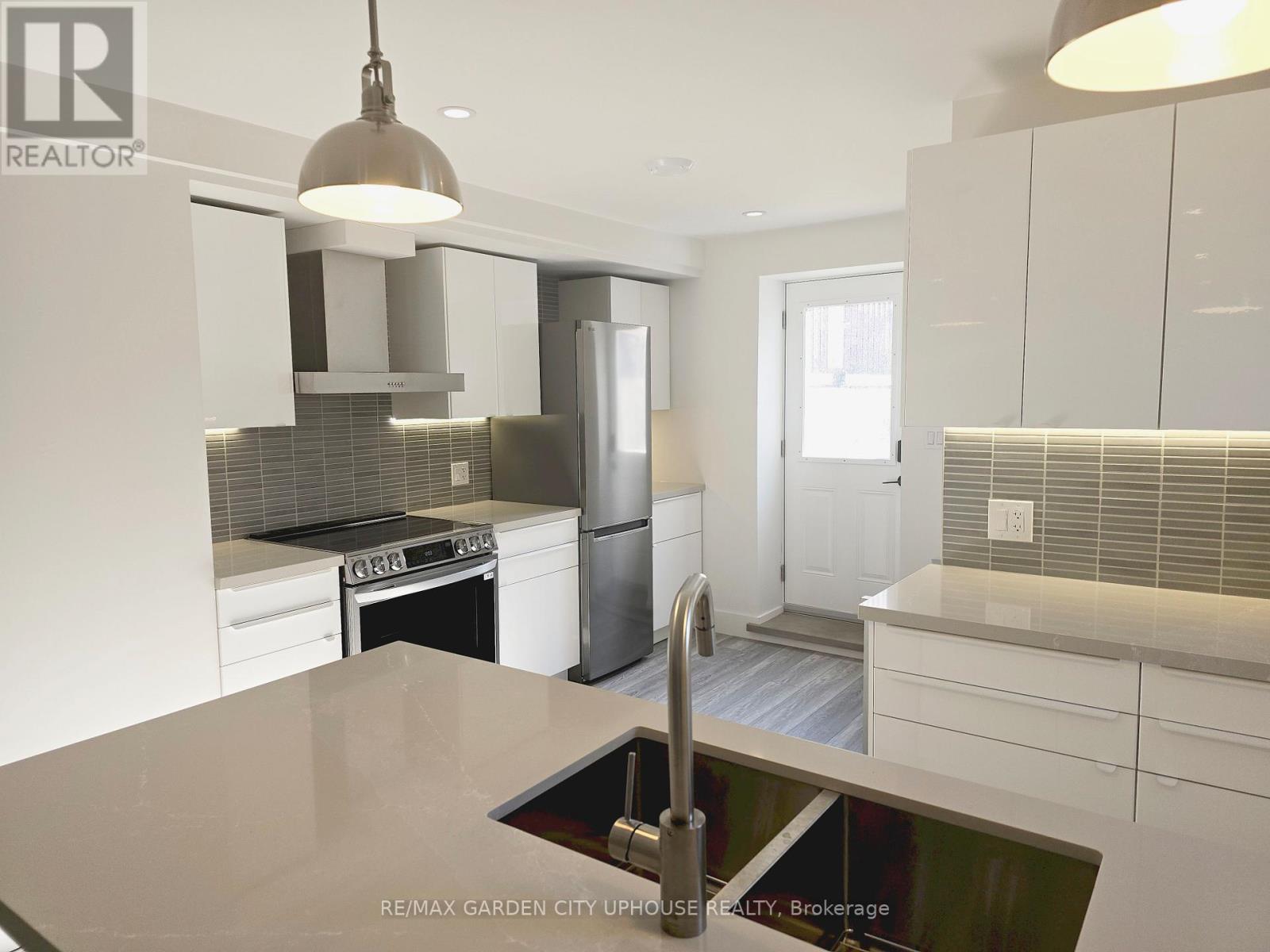 168 Russell Avenue, St. Catharines, Ontario  L2R 1W6 - Photo 4 - X12582862