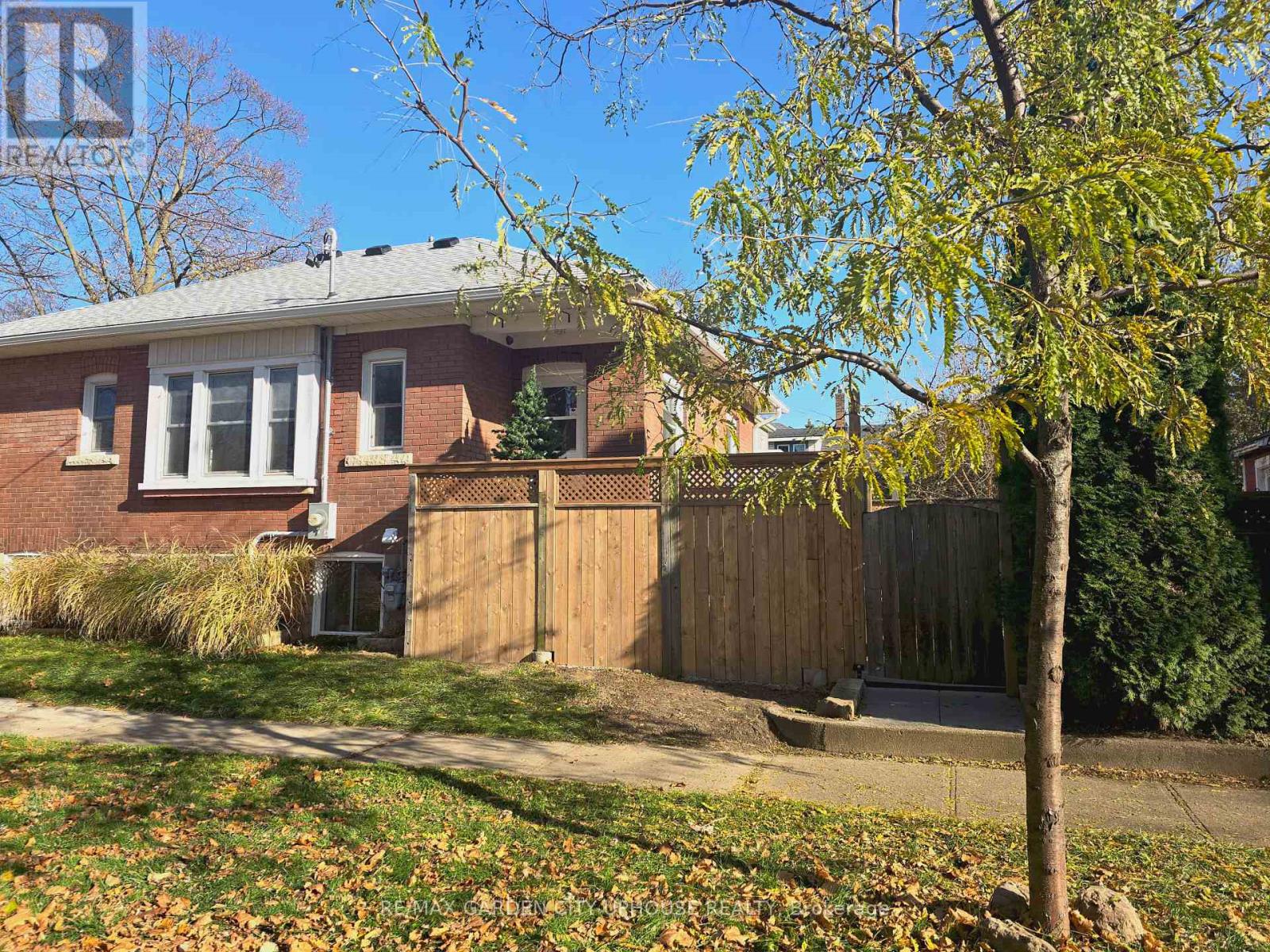 168 Russell Avenue, St. Catharines, Ontario  L2R 1W6 - Photo 2 - X12582862