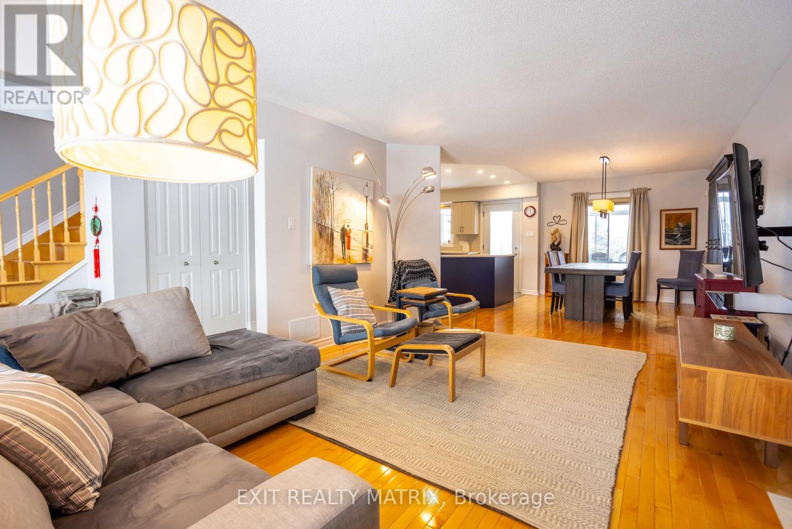 106 Lachaine Street, Russell, Ontario  K0A 3H0 - Photo 12 - X12836316