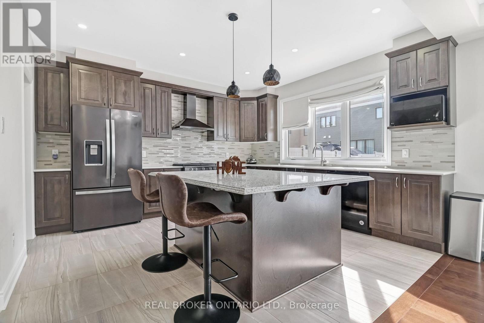 642 Continental Avenue, Ottawa, Ontario K2S 1B6 - Photo 2 - X12836356