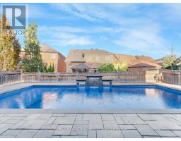 9 HEANEY COURT, Aurora, Ontario