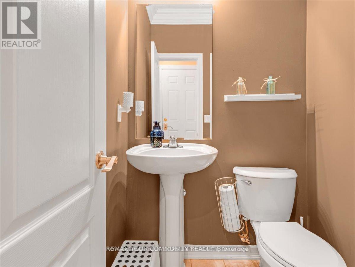 9 Heaney Court, Aurora, Ontario  L4G 0J7 - Photo 13 - N12708258