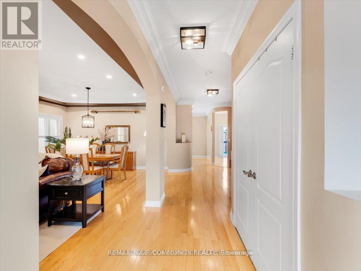 9 Heaney Court, Aurora, Ontario  L4G 0J7 - Photo 6 - N12708258