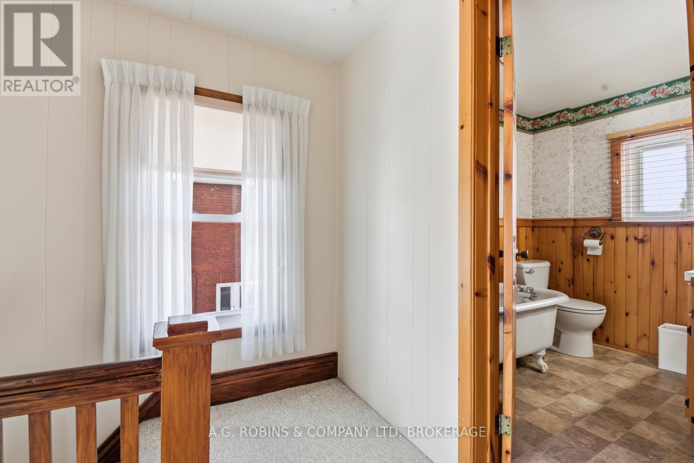 129 Adelaide Street, Port Colborne, Ontario  L3K 2W4 - Photo 19 - X12836414