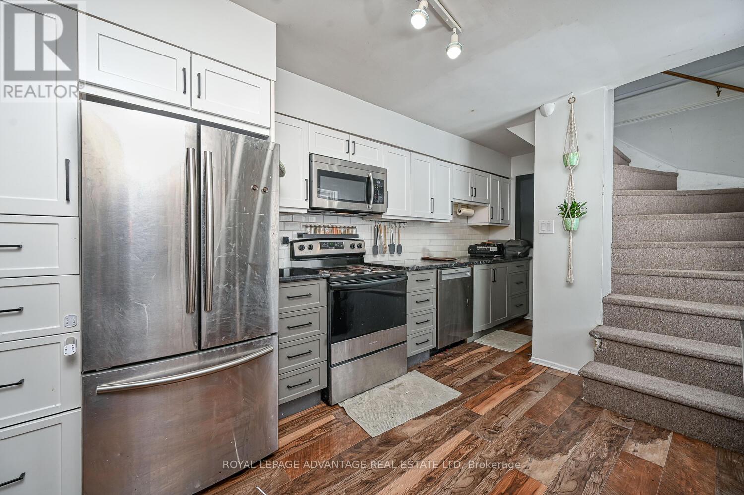 150-152 Gore Street E, Perth, Ontario K7H 1J7 - Photo 11 - X12836458