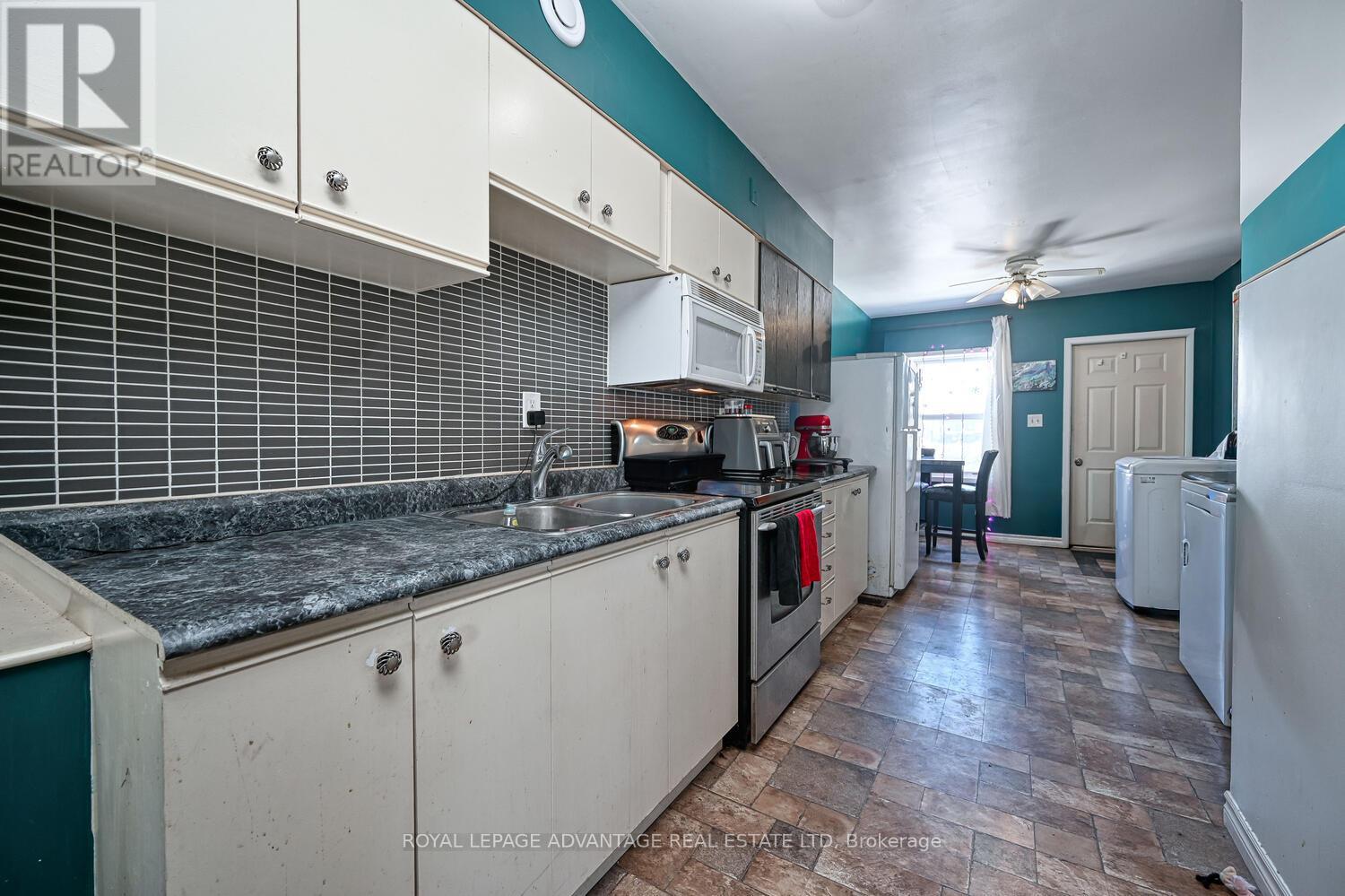 150-152 Gore Street E, Perth, Ontario K7H 1J7 - Photo 27 - X12836458