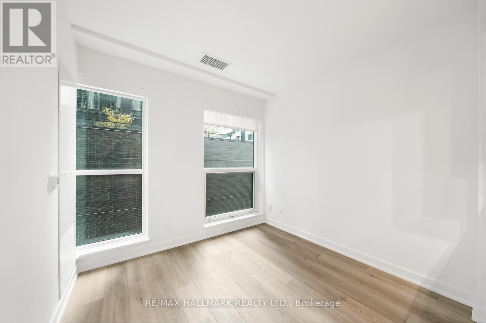 605 - 327 King Street W, Toronto, Ontario  M5V 0W7 - Photo 8 - C12836350