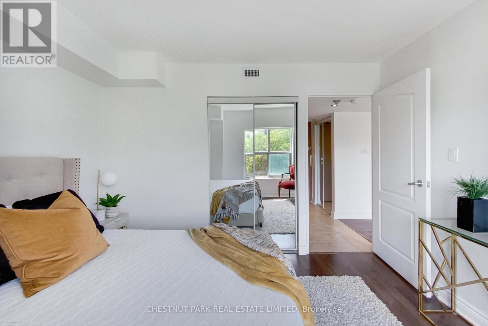 201 - 97 Lawton Boulevard, Toronto, Ontario M4V 1Z6 - Photo 10 - C12836422