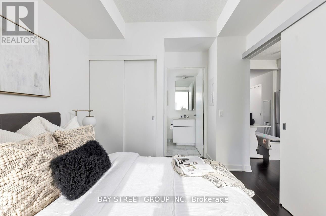 2208 - 25 Richmond Street E, Toronto, Ontario  M5C 0A6 - Photo 9 - C12836466