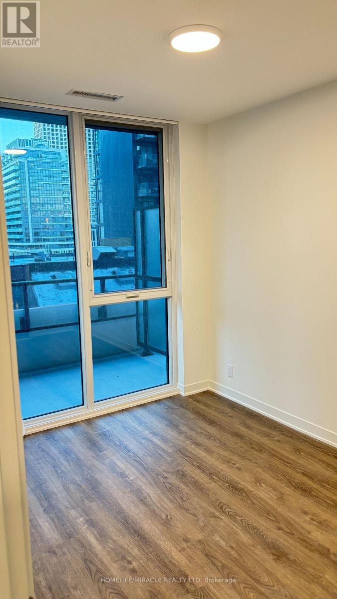 1019 - 180 Front Street E, Toronto, Ontario  M5A 0K9 - Photo 4 - C12836492