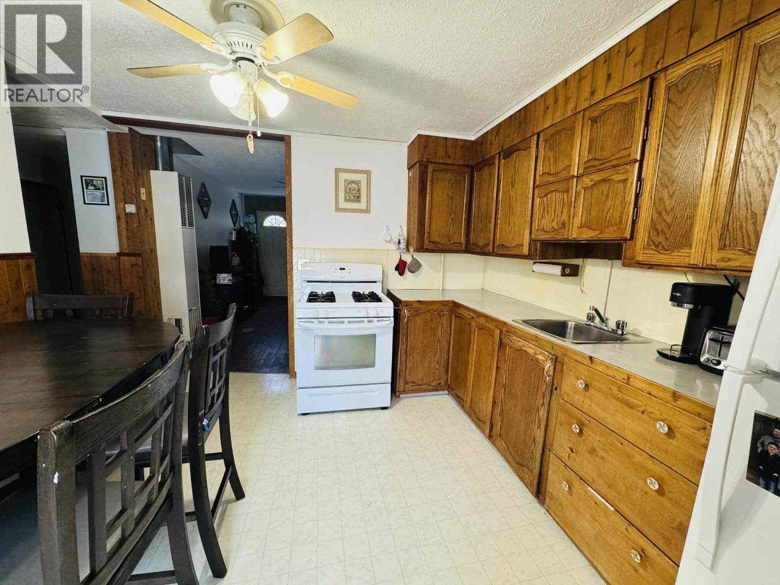 8143 99 Avenue, Fort St. John, British Columbia  V1J 1S6 - Photo 5 - R3094313