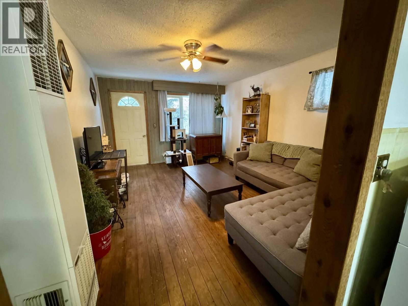 8143 99 Avenue, Fort St. John, British Columbia  V1J 1S6 - Photo 3 - R3094313