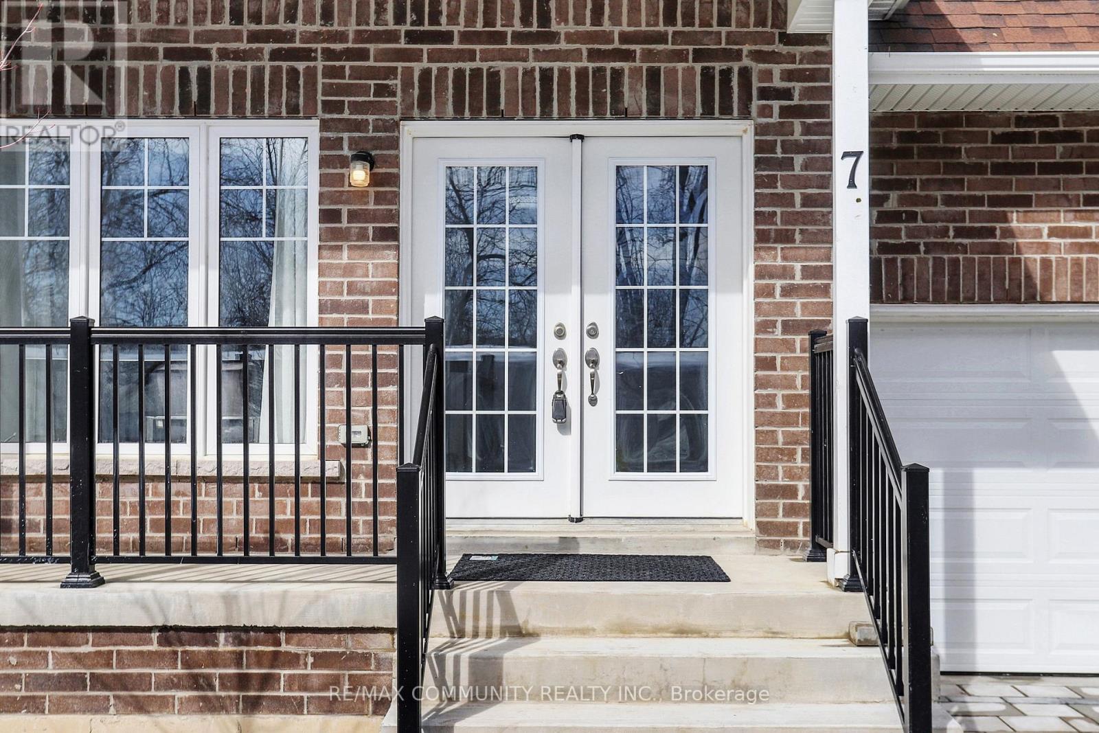 7 - 1741 Fairport Road, Pickering, Ontario L1V 1S9 - Photo 2 - E12836346