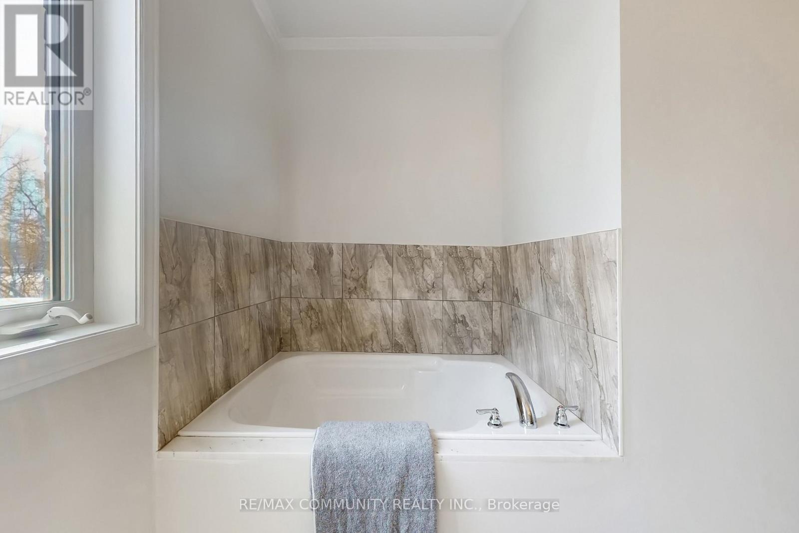 7 - 1741 Fairport Road, Pickering, Ontario L1V 1S9 - Photo 35 - E12836346