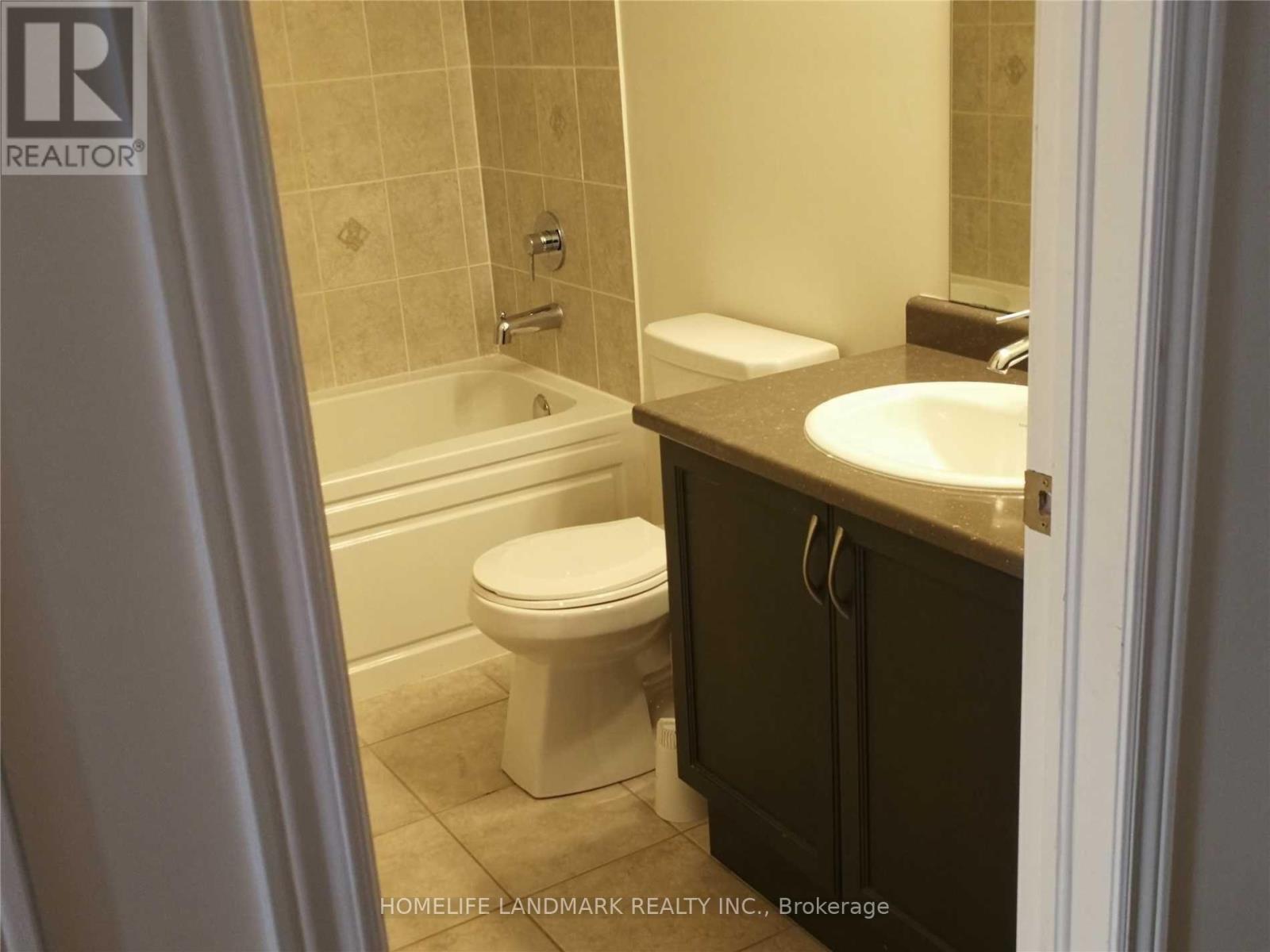 15 Durblee Avenue, Aurora, Ontario  L4G 0Z8 - Photo 4 - N12836314