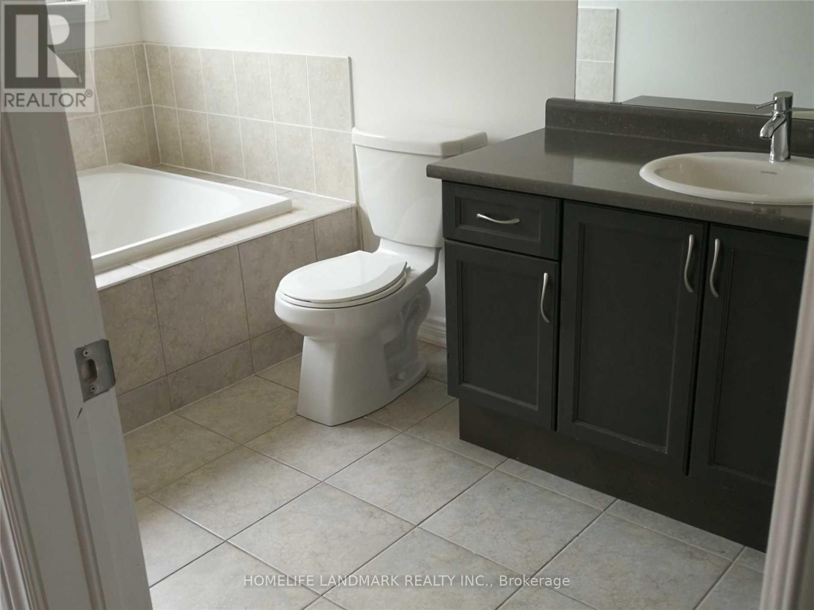 15 Durblee Avenue, Aurora, Ontario  L4G 0Z8 - Photo 5 - N12836314